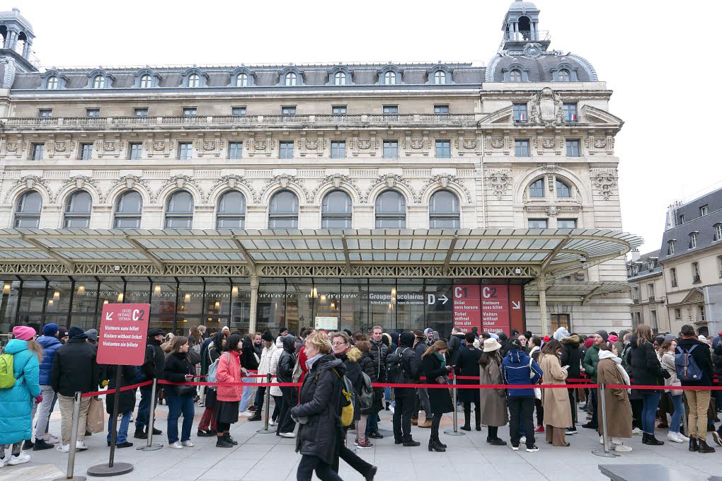 Bảo tàng Nghệ thuật Musée d'Orsay cũng như nhiều bảo tàng khác tại Paris luôn đông đúc.